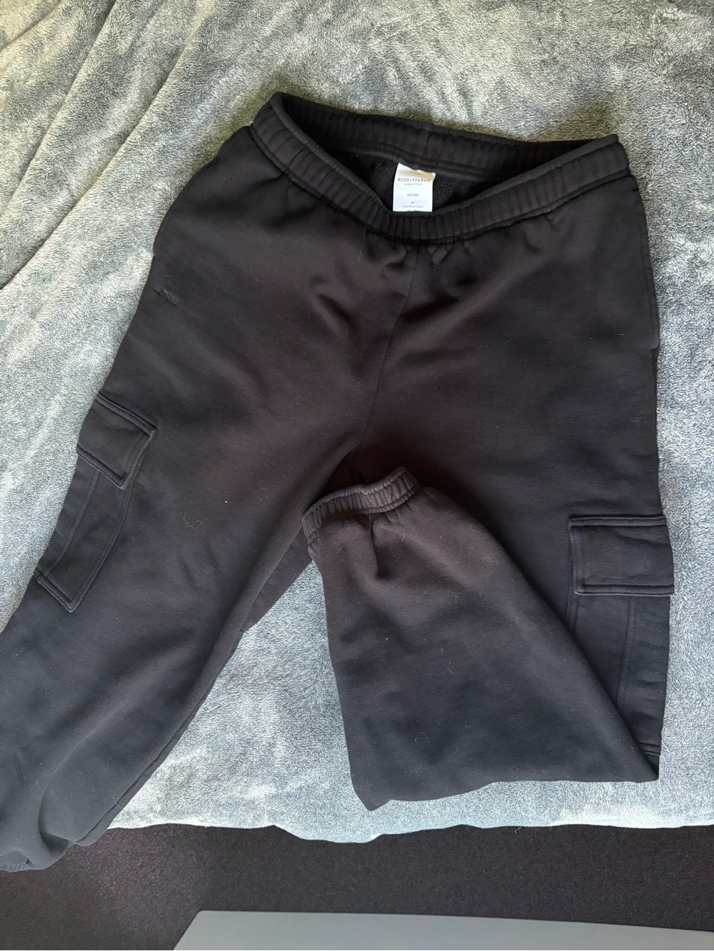 Aritzia Black Sweatfleece Cargo Sweatpants